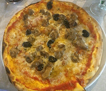 Pizza Sicilia alla Vecchia Botte di Ragalna (CT)
